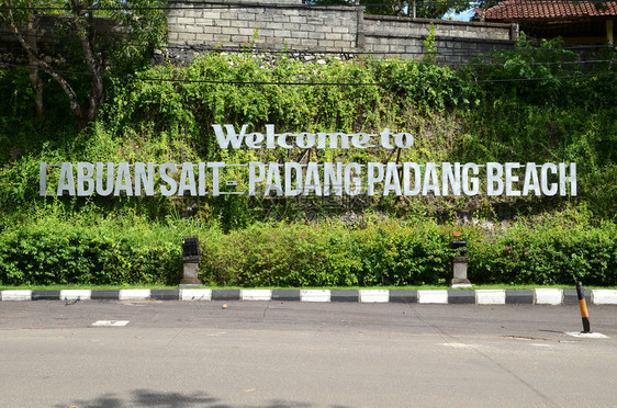 欢迎来到印度尼西亚巴厘岛的拉布阿提NabuanSaitPadangPadang海滩标志图片