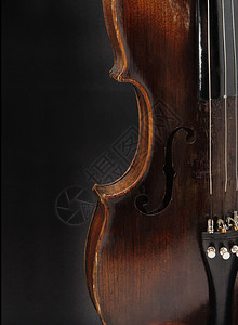 Violin音乐器团特响器隔离在黑色上图片