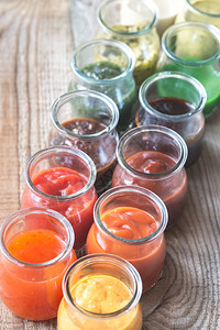 玻璃罐中各种酱汁图片素材
