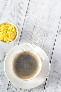 黄油背景的咖啡图片