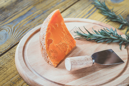 木板质上米莫莱特乳酪的织物图片