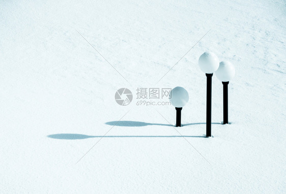 下雪的街道灯光图片