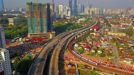 科伦坡市中心马来西亚和高速公路的空中景象亚洲智能城市金融区和商业中心正午时分天空和高楼有蓝天图片