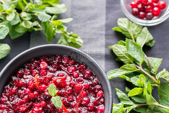 碗自制红莓酱图片