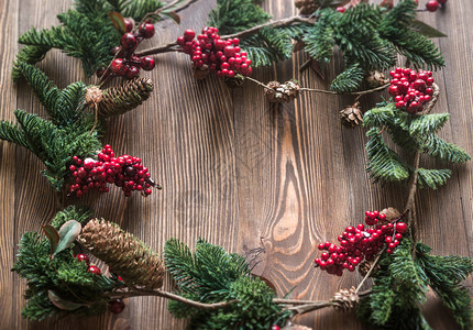 圣诞装饰在木背景上背景图片