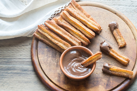 Churros著名的西班牙甜点加巧克力酱图片