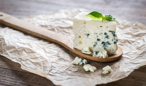 蓝奶酪的一块图片