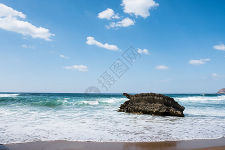 美丽的海滩和热带蓝色天空布吉泰河图片