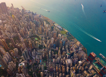 香港市心空景象亚洲智能城市的金融区和商业中心日落时摩天大楼和高层的顶景象图片