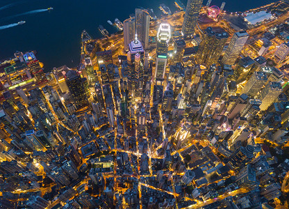 香港市心空景象亚洲智能城市的金融区和商业中心夜间摩天大楼和高层的顶景象图片