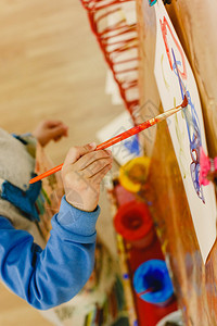 Montessori艺术和彩色涂料绘画班图片