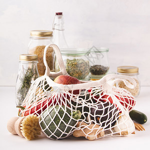 可再用棉花袋和玻璃罐中的水果和蔬菜包括意大利面扁豆类大米干草药零废物回收利用可持续生活方式概念图片