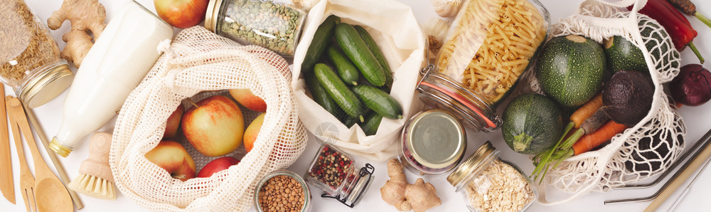 零废物概念带水果和蔬菜的生态袋带豆子的玻璃罐扁豆意大利面图片