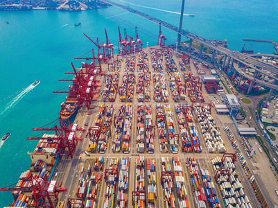 集装箱货运船在城市进出口业务和物流国际货进出口业务中的空最高视野由起重机在香港维多利亚向口运输图片