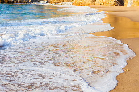 美丽的沙滩和海浪美国加利福尼亚州图片