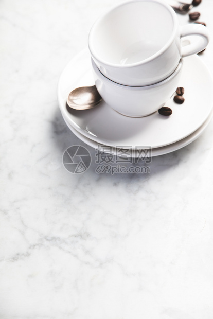 白色大理石背景咖啡成分文本空间复制图片