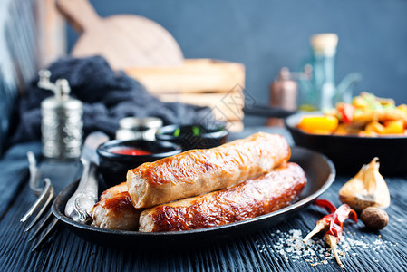 炸土豆肉炖和蔬菜，美食永远离不开新鲜食材图片