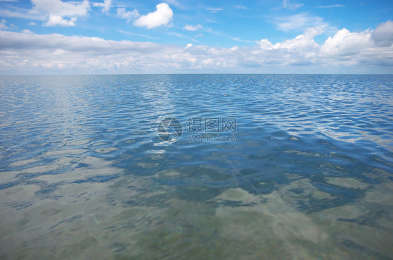 海洋和天空自然构成图片