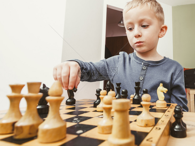 孩子玩象棋有什么好处？黑暗传送门网友科普指南