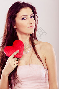 情人节幸福概念美丽的女人有红色心图片