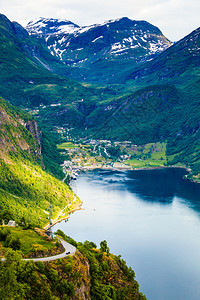 挪威斯堪的纳维亚从Flydalsjuvet的角度看Geirangerfjorden的美丽景象从Flydasjuvet的角度看挪威图片