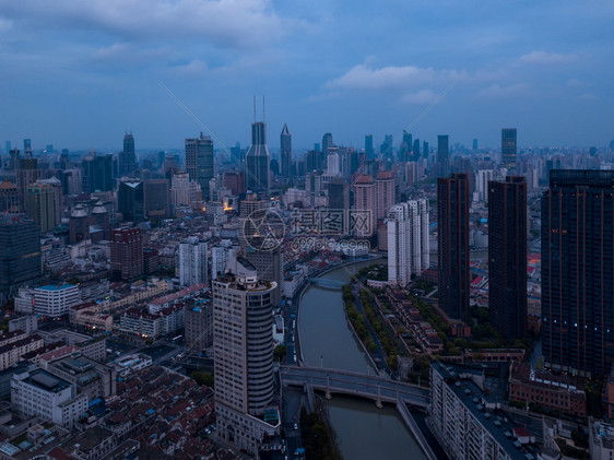 上海市的摩天大楼和高办公的空中景象亚洲智能城市的金融区和商业中心图片