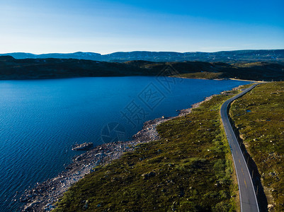 空中观察穿过挪威Hardangervidda高原挪威地貌旅游者Hardangervidda路线穿过挪威Hardangervidd图片