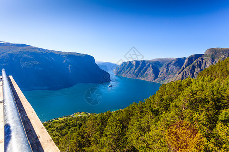 FjordAurlandsfjord地貌从Stegastein的观点来看挪威斯堪的纳维亚旅游度假和行图片
