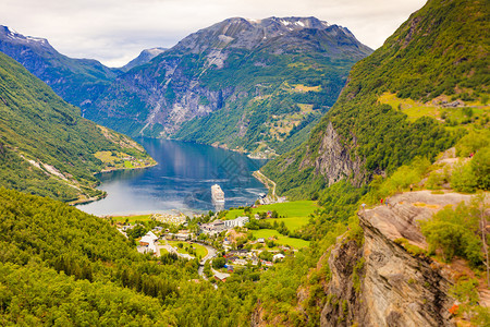 FjordGeirangerfjord和渡轮船从Flydasjuvet查看点挪威旅行目的地挪威图片