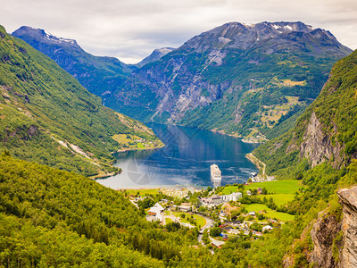 FjordGeirangerfjord和渡轮船从Flydasjuvet查看点挪威旅行目的地挪威图片