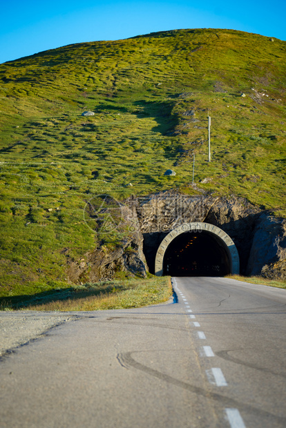 在挪威西部斯托尔海门山区VinjeVikeVikeVikeVik的VikeVik之间有穿越Vikafjellet的隧道公路挪威基图片