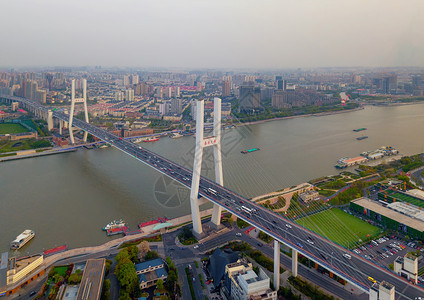 上海市下城南浦大桥空中景象亚洲智能城市的金融区和商业中心摩天大楼和高的顶层景象图片