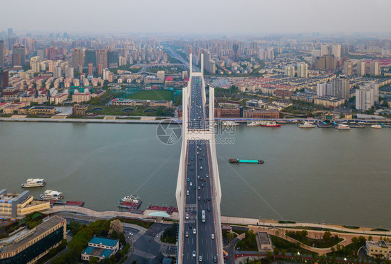 上海市下城南浦大桥空中景象亚洲智能城市的金融区和商业中心摩天大楼和高的顶层景象图片