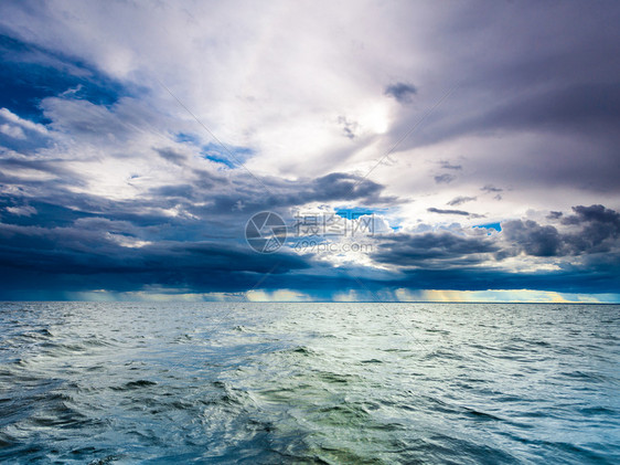 海平面天空自然构成风景船海平面图片