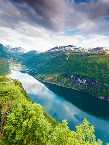 挪威斯堪的纳维亚从Flydalsjuvet的角度看Geirangerfjorden的美丽景象从Flydasjuvet的角度看挪威图片