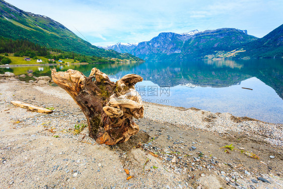 旅游度假和行Jostedalsbreen公园Oppstryn施特林SognogFjordane县挪威斯堪的纳维亚图片