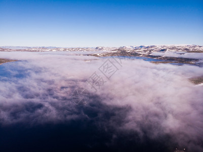 空中观景Hardangervidda山脉高原挪威地貌早晨湖水上空云层旅游者Hardangervidda路线挪威Hardanger图片