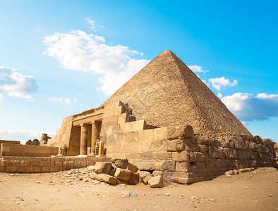 埃及吉萨金字塔附近的废墟图片