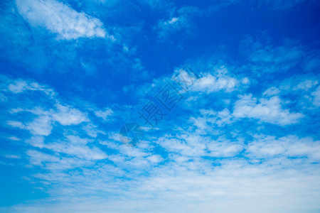 有云的蓝天自然背景图片