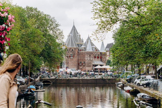 2017年9月5日荷兰阿姆斯特丹的街道运河和建筑图片