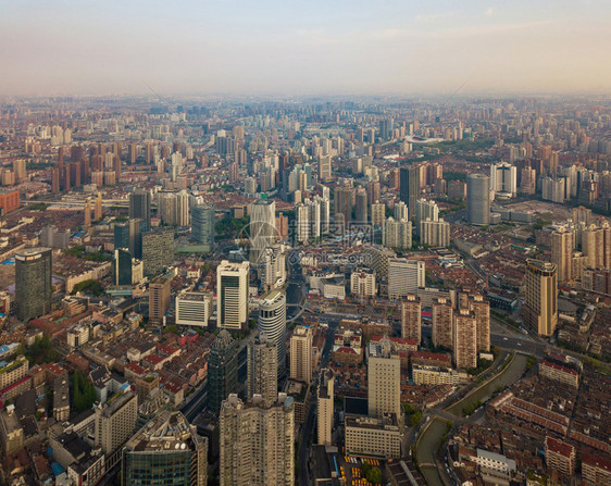 上海市的摩天大楼和高办公的空中景象日落时亚洲智能城市的金融区和商业中心图片