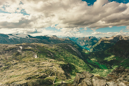 Geirangerfjord和山地风景从Dalsnibba的视角看得很精彩Geiranger天行平台挪威图片