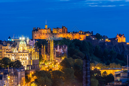 来自英国苏格兰爱丁堡州康顿山日落黄昏的爱丁堡市风景图片