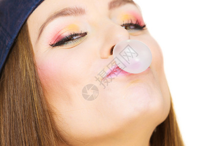 女人随意时尚少女帽头部彩色化妆品做泡口香糖缝合青年风格女人用口香糖泡女人用口香糖缝合图片