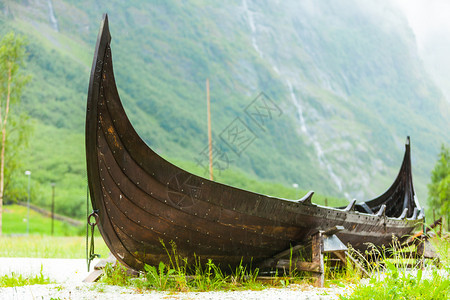 诺维基自然中的老木维京船旅游和概念图片