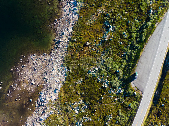 挪威Hardangervidda山高地挪威貌旅游者Hardangervidda路线公上野马车挪威Hardangervidda山高图片