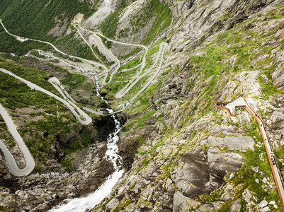 环观TrollsPathTrollstigen或Trollstigveien绕风观望平台的景山路挪威欧洲旅游路线挪威Trolls图片