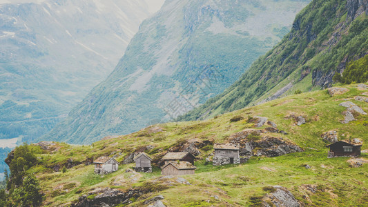 挪威古老的乡村住宅在山上挪威美丽的景观斯堪纳维亚挪威古老的乡村住宅在山上图片