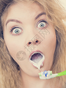 妇女刷牙口腔卫生洗牙图片