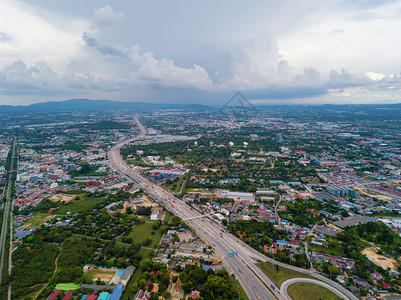 泰国Chonburi的Pattaaya镇空中景象亚洲旅游城市中午有蓝天酒店和住宅楼图片